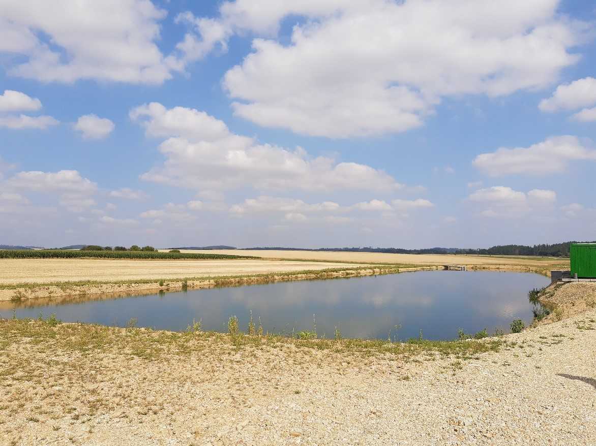 Speicherteich in Waldkirchen (Bewässerungsanlage Spitzwies), Quelle NÖLR, Abt. Wasserbau (WA3).jpg